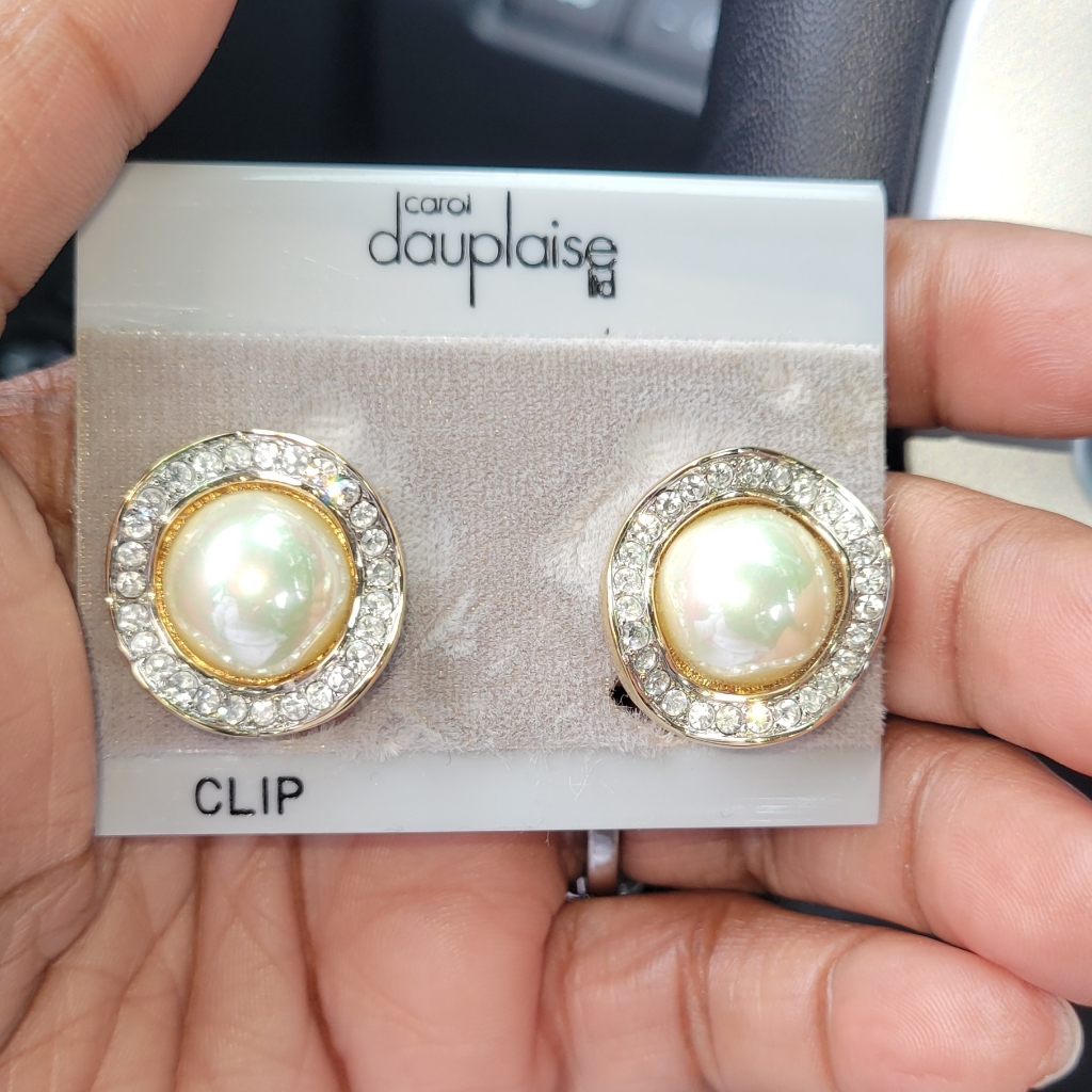 Vintage Carol Dauplaise Clip Earrings 25$